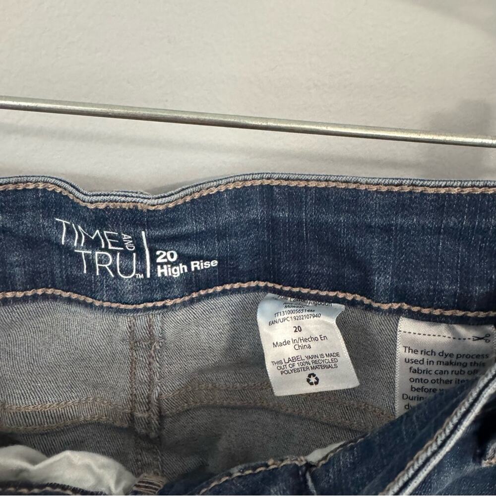 Time and Tru High Rise Medium Wash Capris Jeans Women’s Plus Size 20 W - Picture 5 of 7